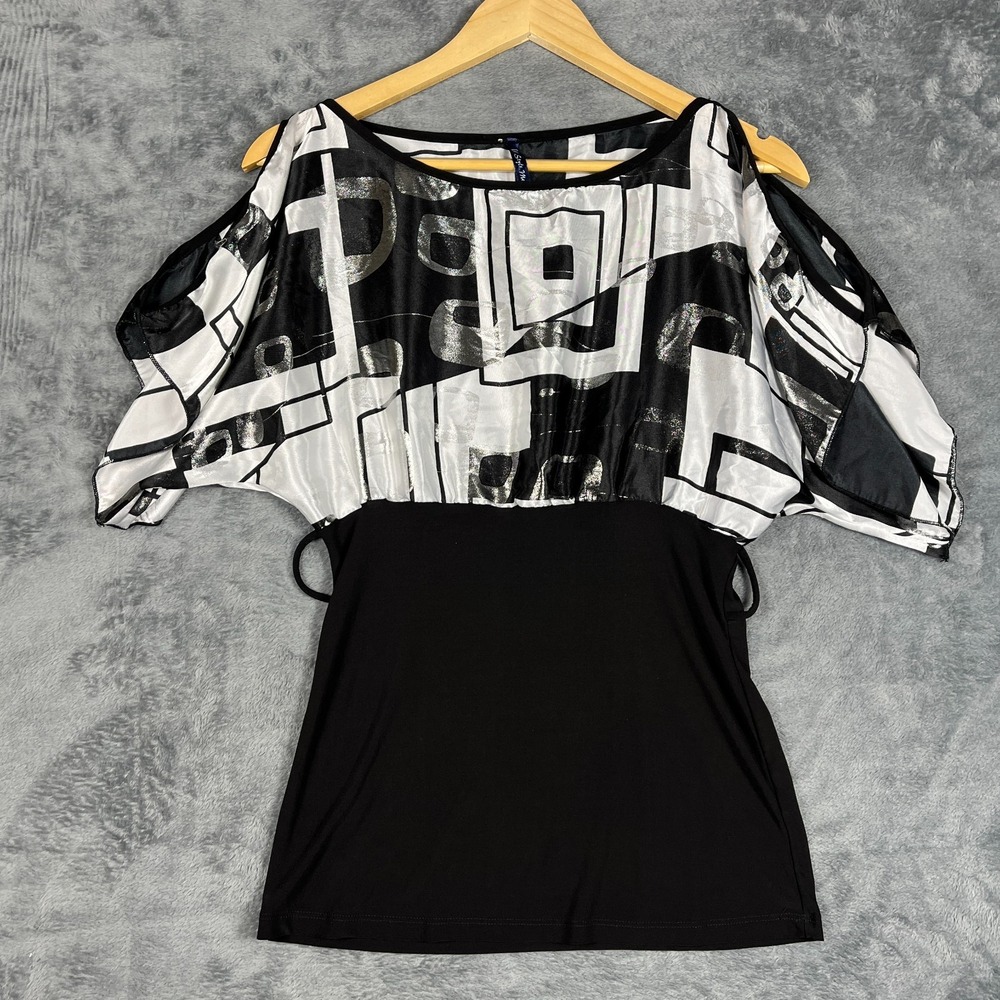 Style Me Tunic Top Womens Small Black White Geometric Chic Cold Shoulder Summer
